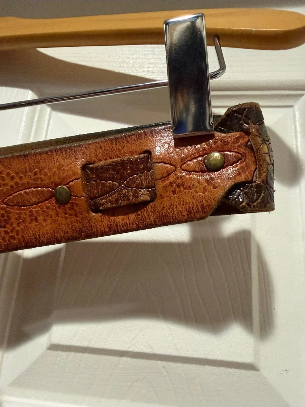 Gap-Women’s Vintage Floral Tooled Leather Belt in Brown